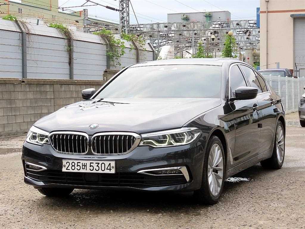 BMW 5시리즈 530i 럭셔리 플러스 사진 2/20