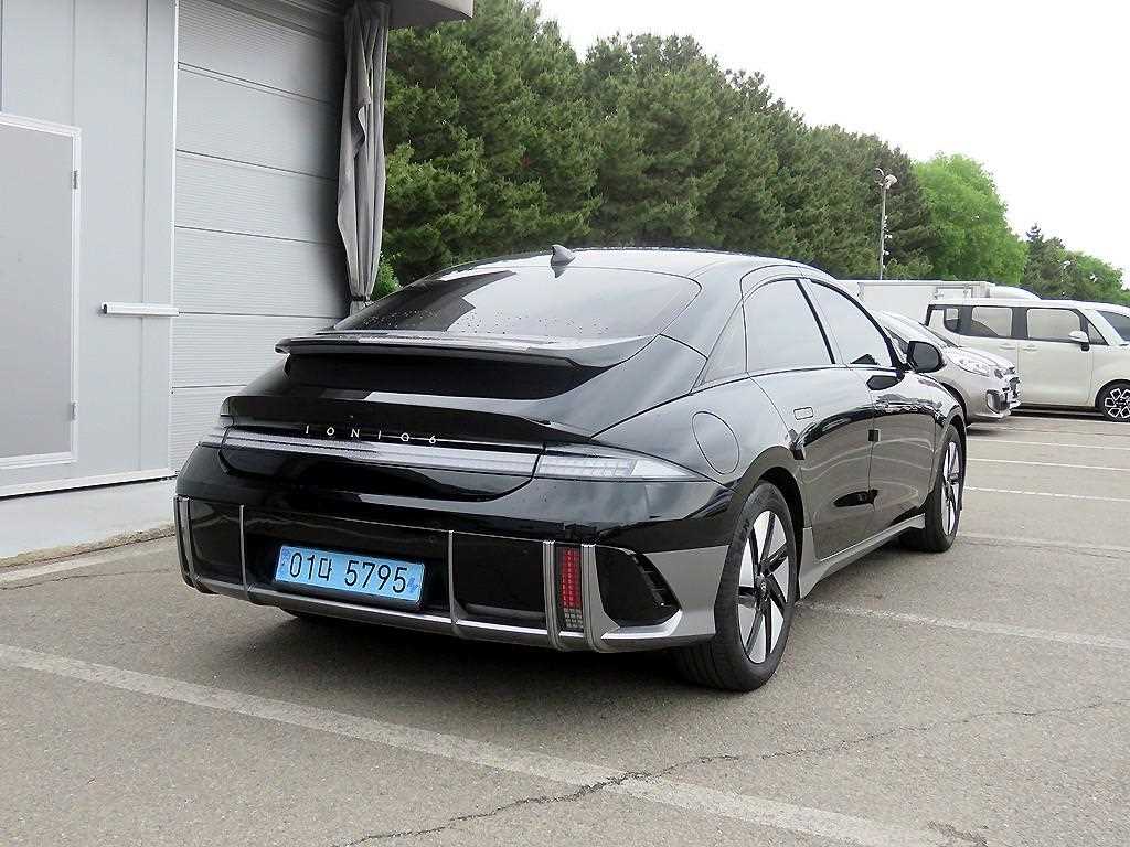 Hyundai IONIQ Long Range 4WD 5