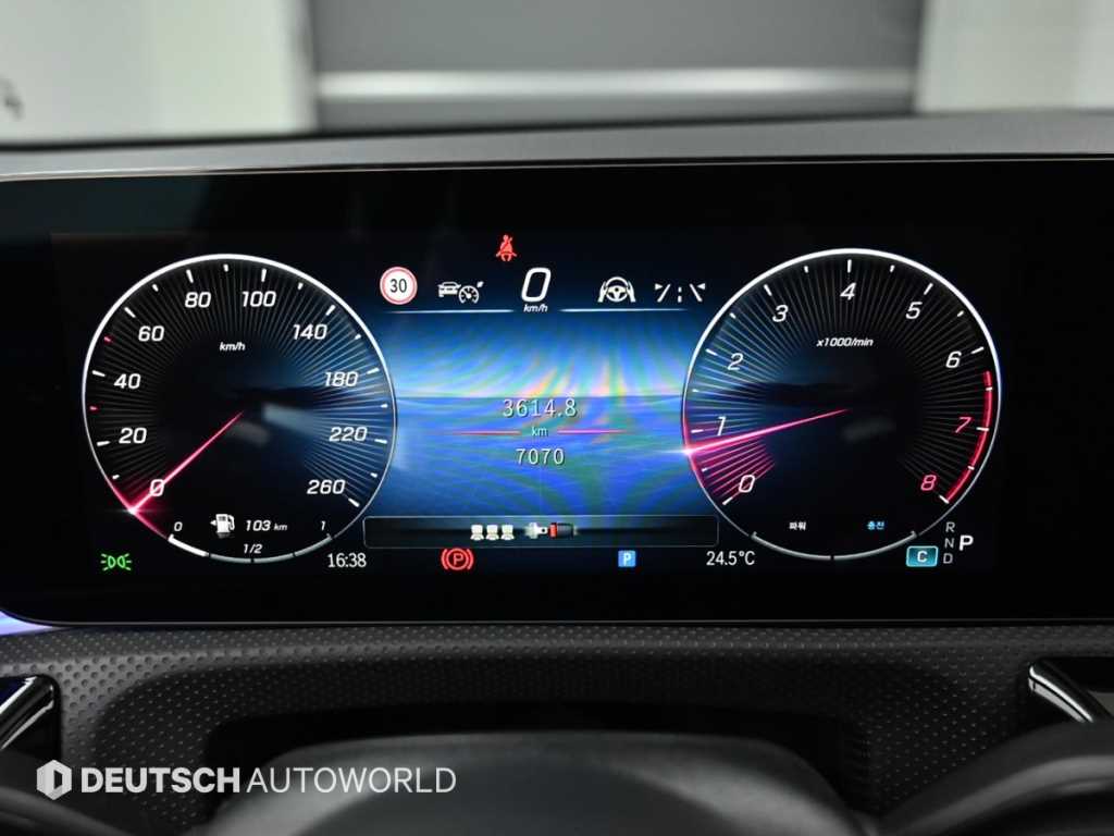 Mercedes-Benz GLA-Class GLA250 4MATIC AMG LINE 9