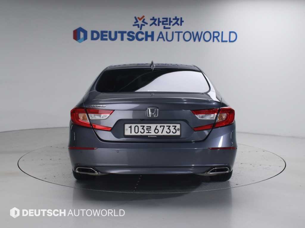 Honda Accord 1.5 Turbo 5