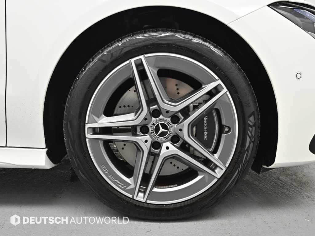 Mercedes-Benz GLA-Class GLA250 4MATIC AMG LINE 6