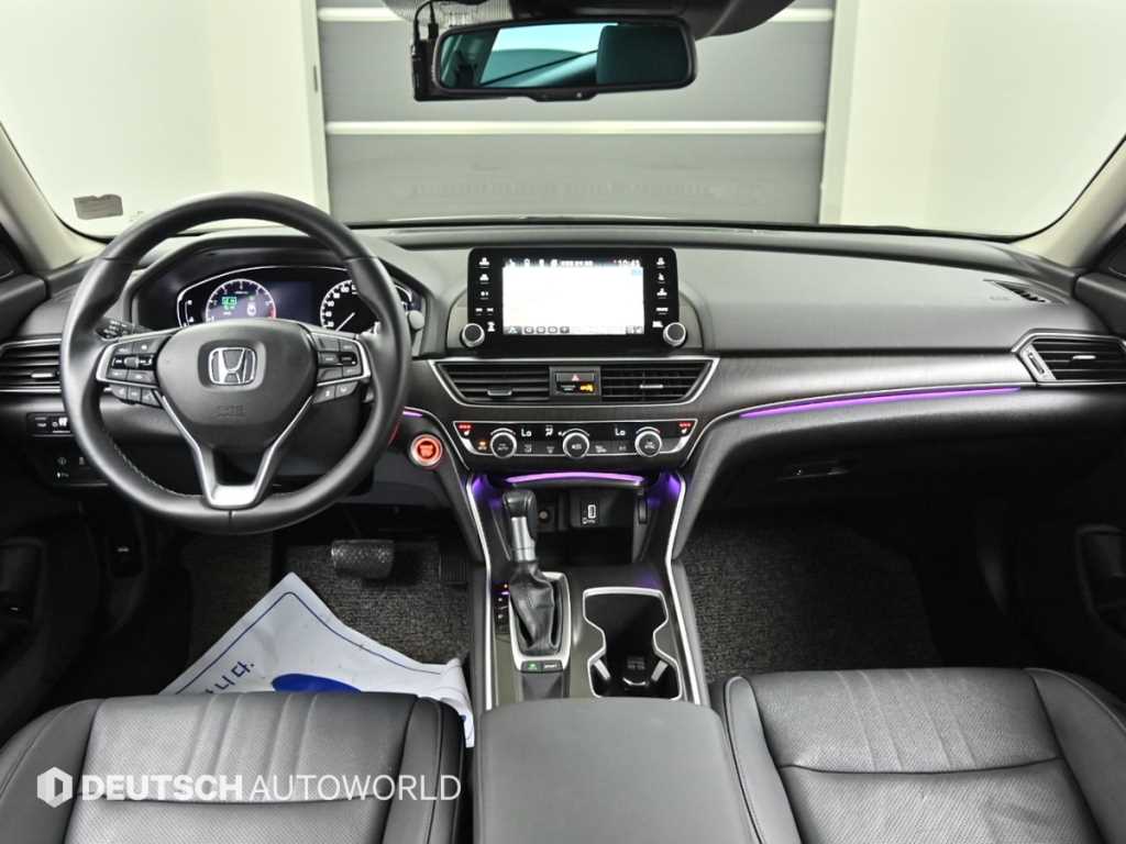 Honda Accord 1.5 Turbo 8