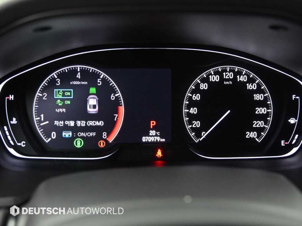 Honda Accord 1.5 Turbo 9
