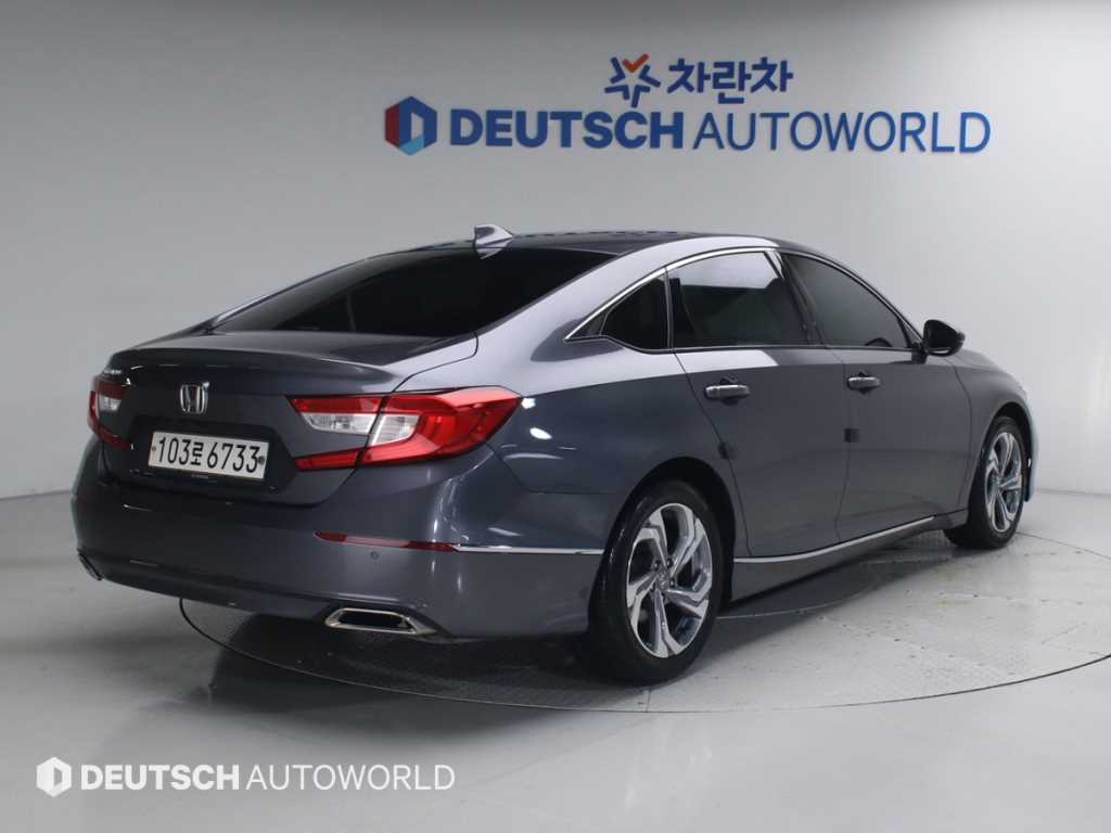 Honda Accord 1.5 Turbo 3