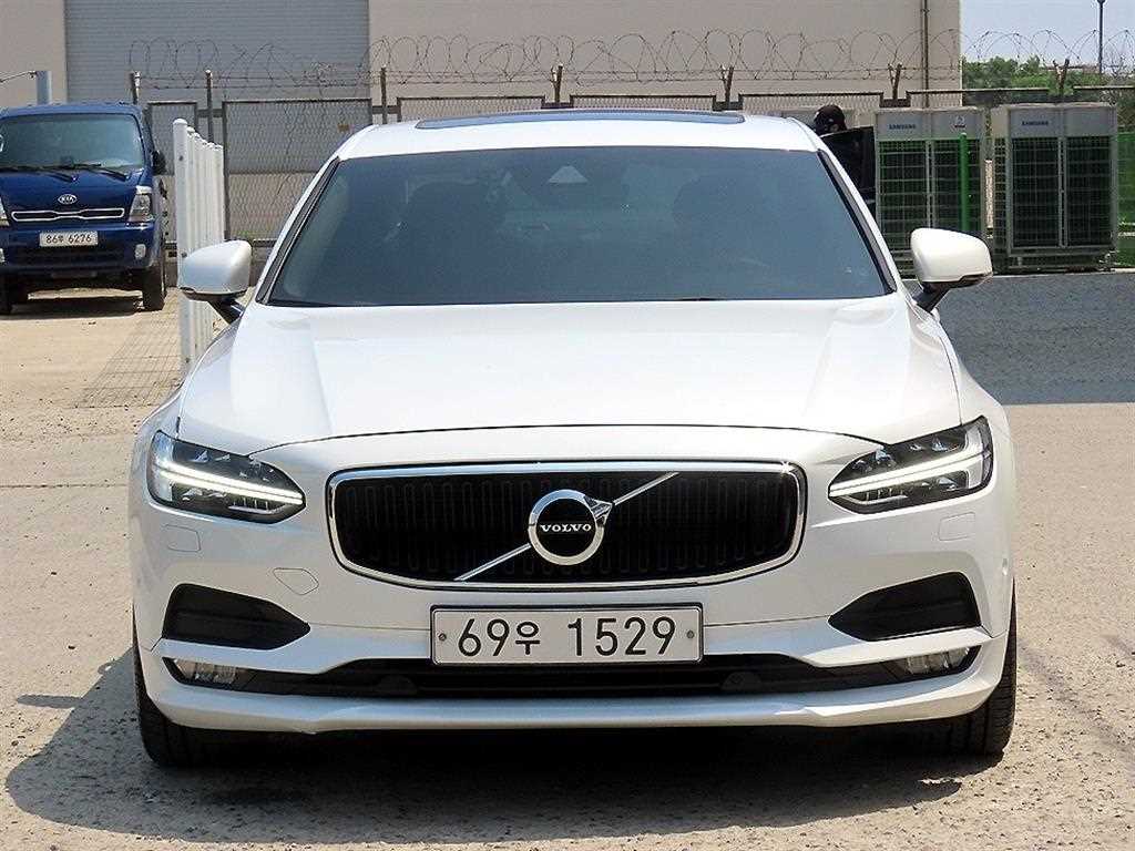 S90 D4 모멘텀 2018년식