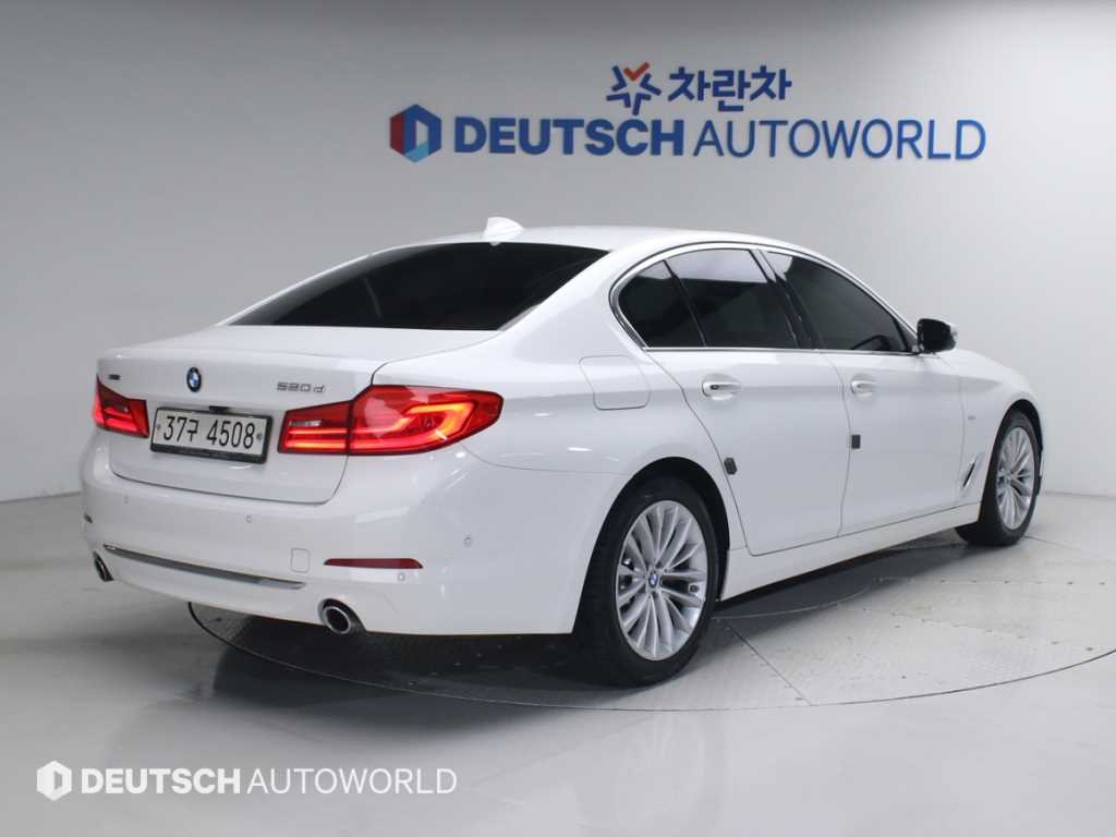 BMW 5시리즈 520d xDrive 럭셔리 플러스 사진 2/20