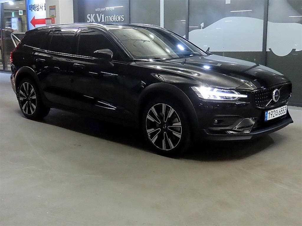 V60 크로스 컨트리 2세대 2.0 B5 얼티메이트 AWD 2023년식