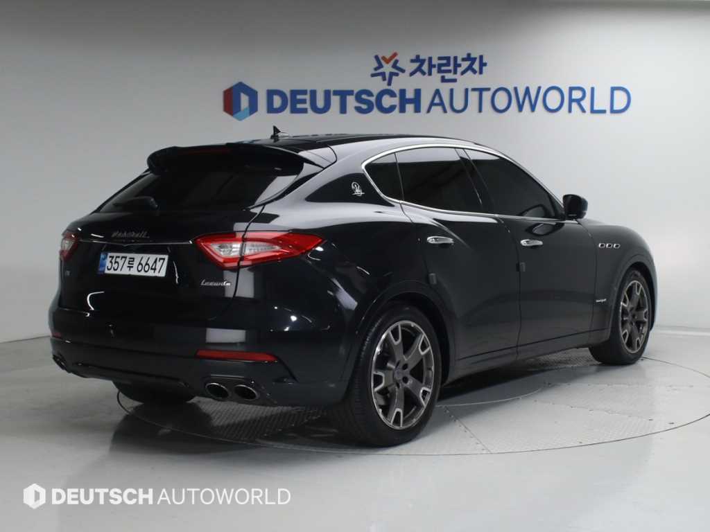마세라티 르반떼 3.0 AWD 사진 2/20