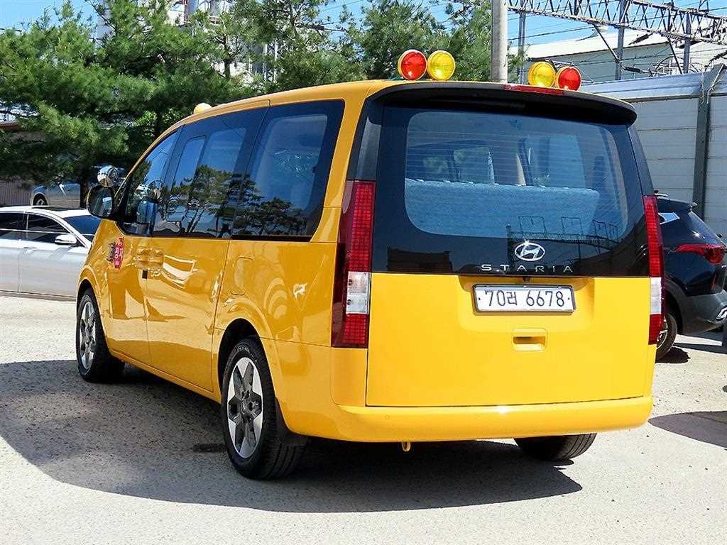Hyundai Staria 2WD LPG — фото 3