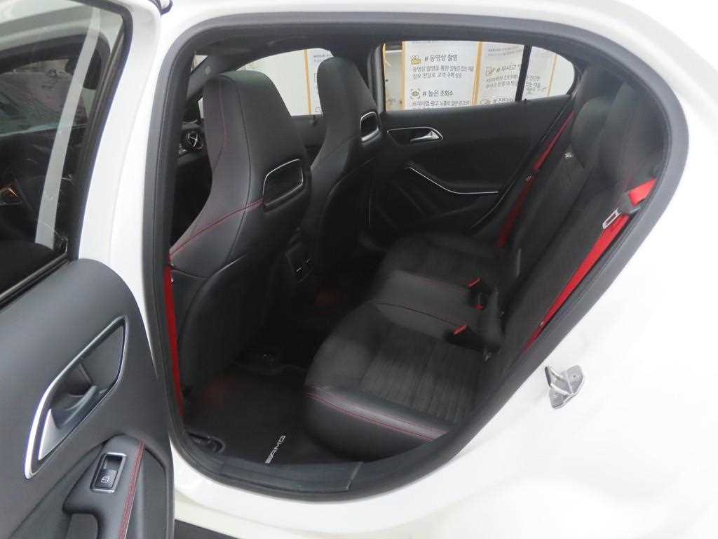 Mercedes-Benz GLA-Class GLA45 AMG 4MATIC 7