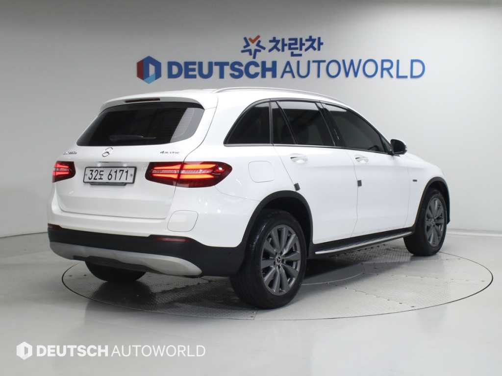 벤츠 GLC 클래스 GLC 350 e 4MATIC 사진 2/20