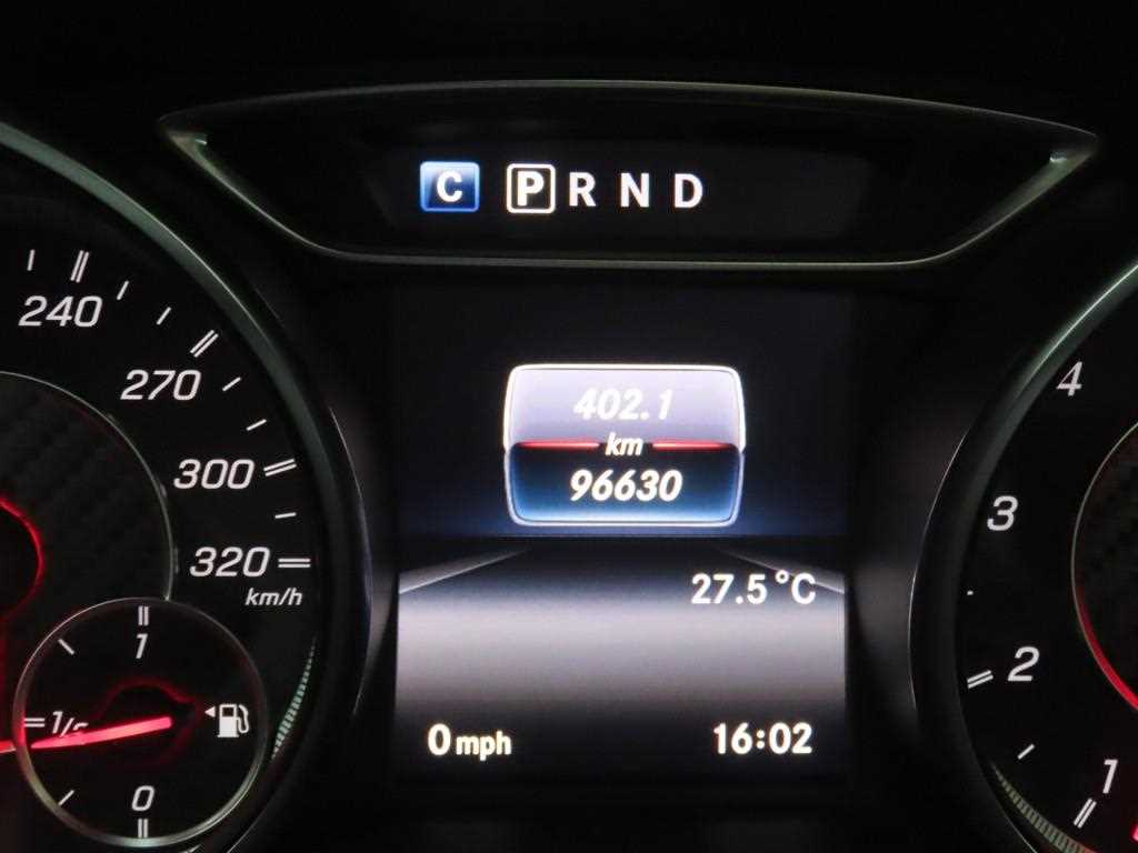Mercedes-Benz GLA-Class GLA45 AMG 4MATIC 9