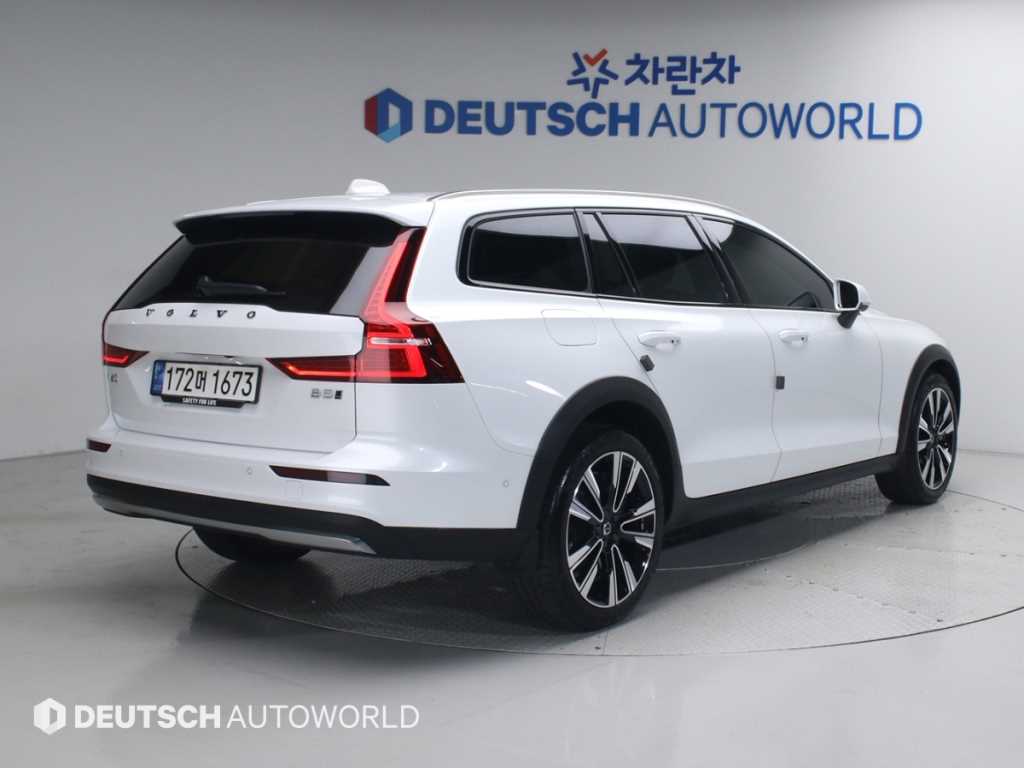 볼보 V60 2.0 B5 얼티메이트 AWD 사진 2/20