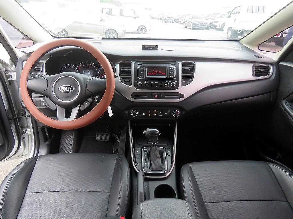 Kia Carens 2.0 LPI Luxury 9