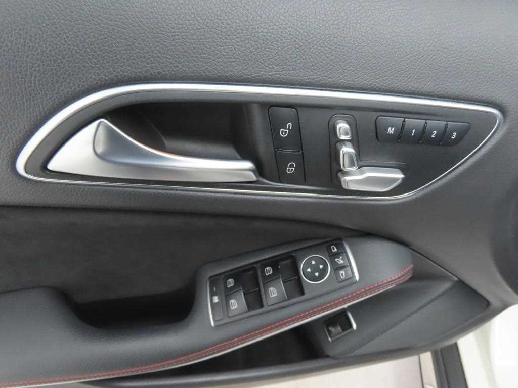 Mercedes-Benz GLA-Class GLA45 AMG 4MATIC 10