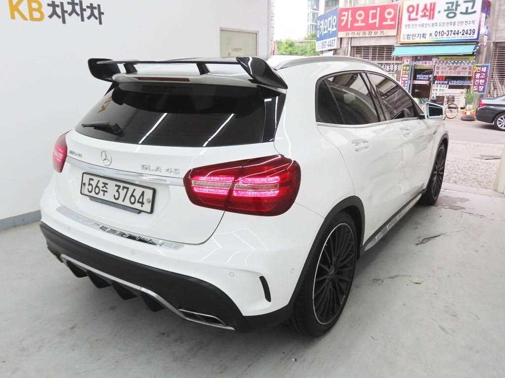 Mercedes-Benz GLA-Class GLA45 AMG 4MATIC 4