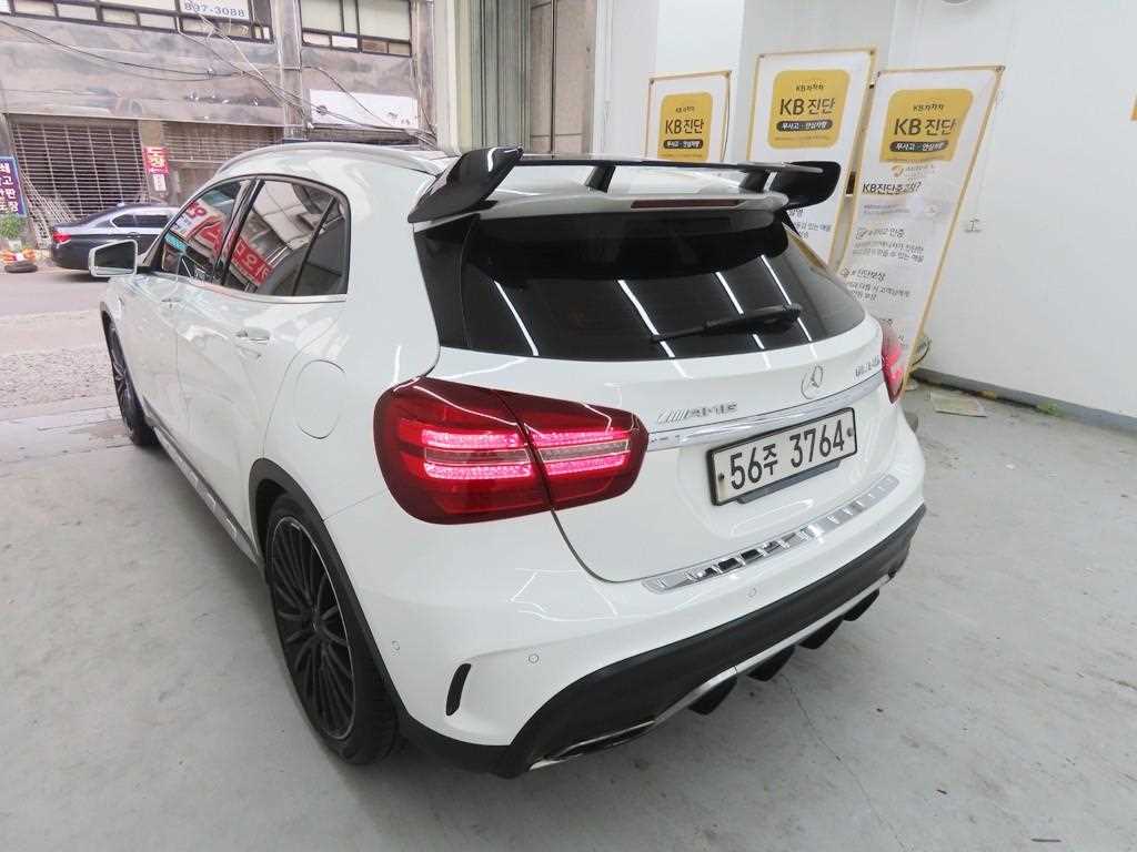Mercedes-Benz GLA-Class GLA45 AMG 4MATIC 5