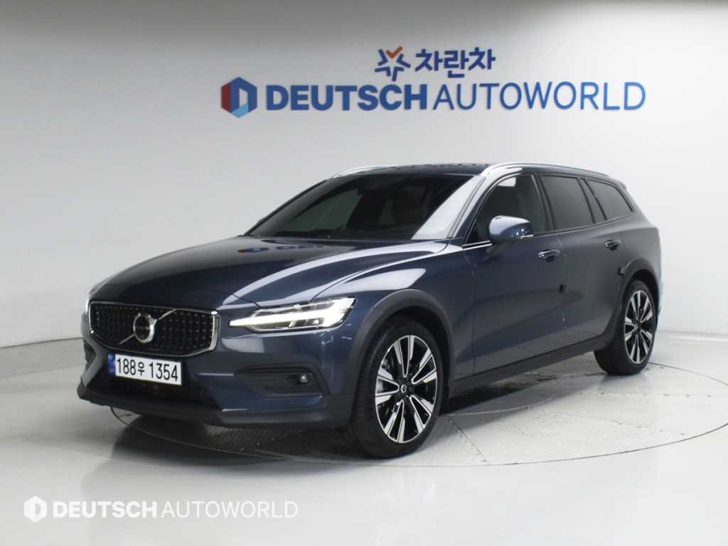 V60 크로스 컨트리 2세대 2.0 B5 울트라 AWD 2025년식