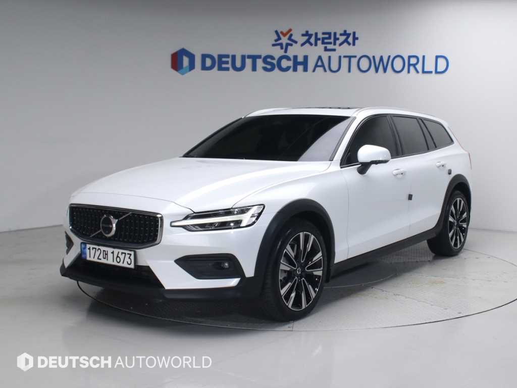 V60 크로스 컨트리 2세대 2.0 B5 얼티메이트 AWD 2023년식