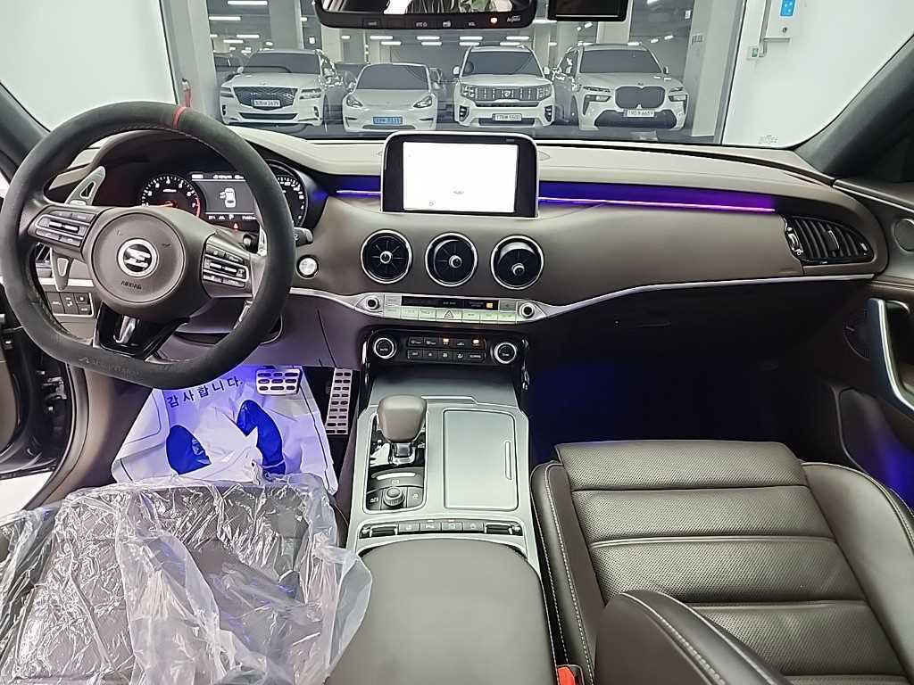 Kia Stinger Gasoline 3.3 Turbo AWD GT 8