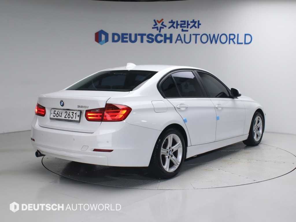 BMW 3시리즈 320i 사진 2/20