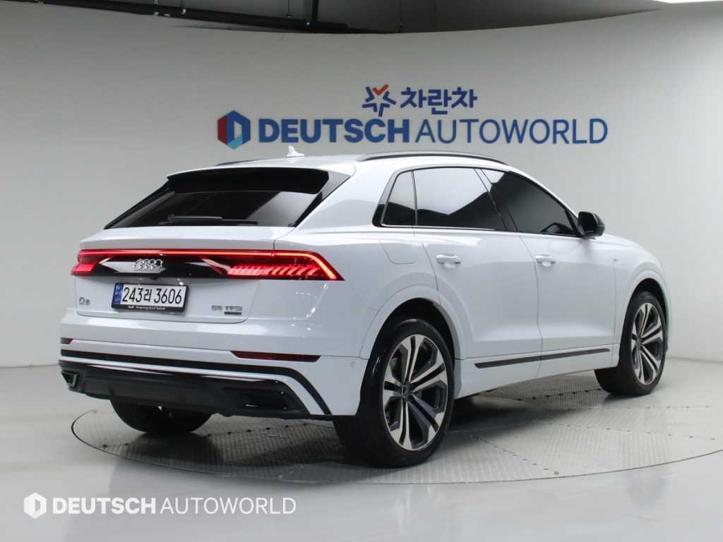 아우디 Q8 55 TFSI 콰트로 프리미엄 사진 2/20