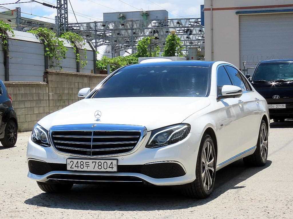 벤츠 E 클래스 E300e 익스클루시브 사진 2/20