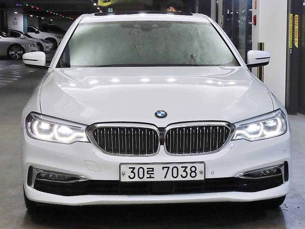BMW 5시리즈 520d M 스포츠 플러스 사진 2/20