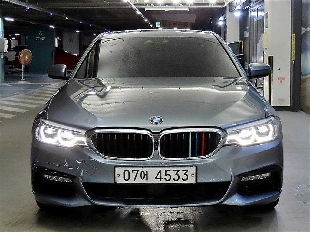 BMW 5시리즈 530i xDrive M 스포츠 플러스 사진 2/20