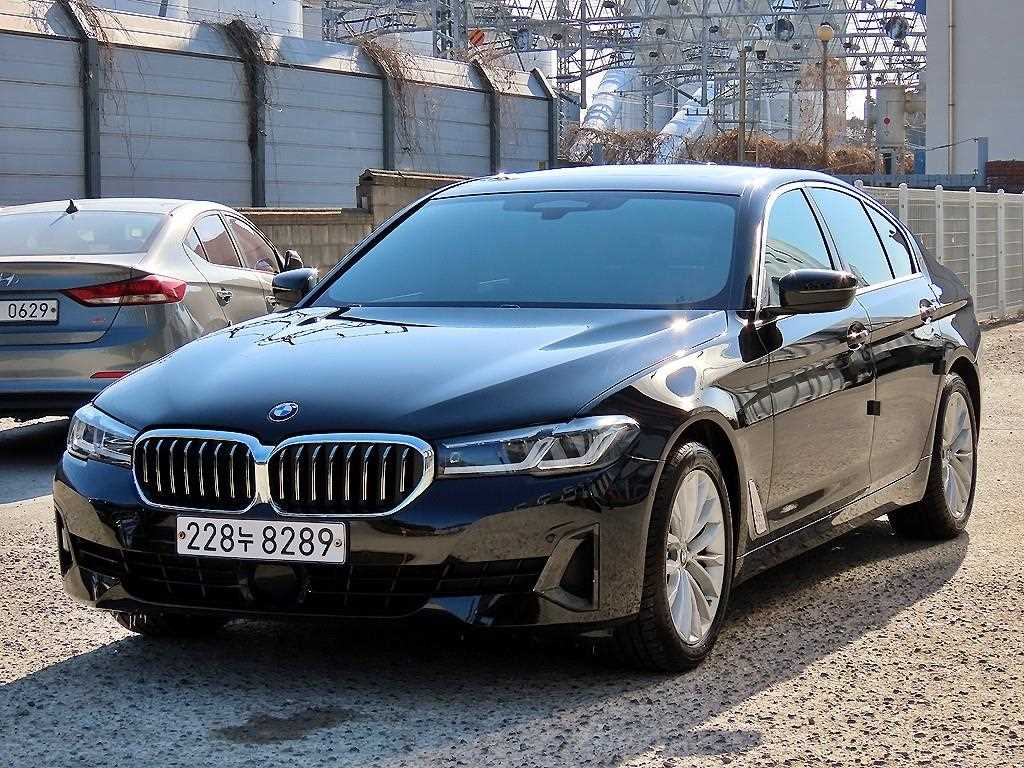 BMW 5시리즈 523d xDrive M 스포츠 사진 2/20