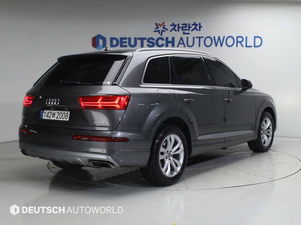아우디 Q7 45 TFSI 콰트로 사진 2/20
