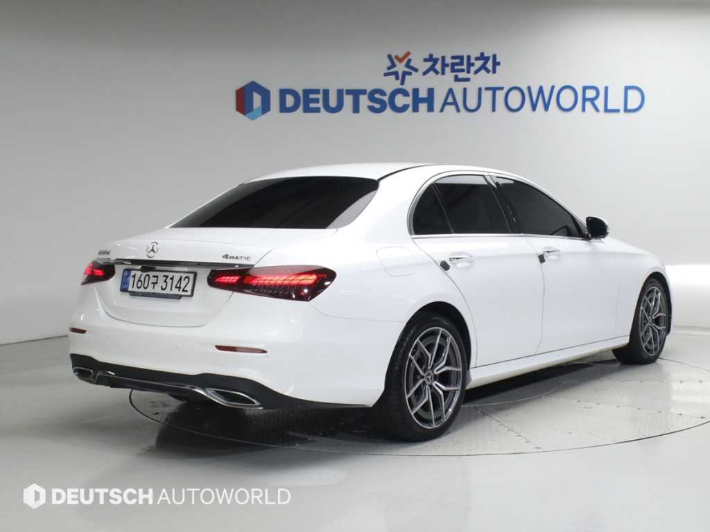 벤츠 E 클래스 E220d 4MATIC AMG라인 사진 2/20
