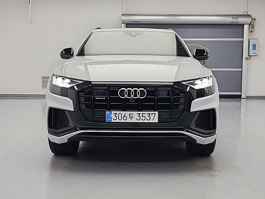 아우디 Q8 55 TFSI 콰트로 프리미엄 사진 2/19