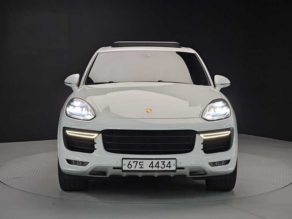 포르쉐 카이엔 3.6 GTS 사진 2/20
