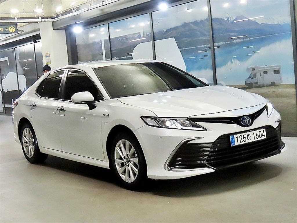 Toyota Camry 2.5 Hybrid LE
