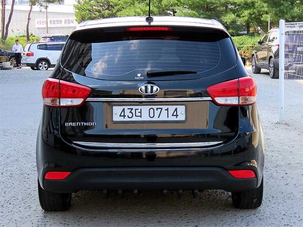 KIA Carens - Vista 4