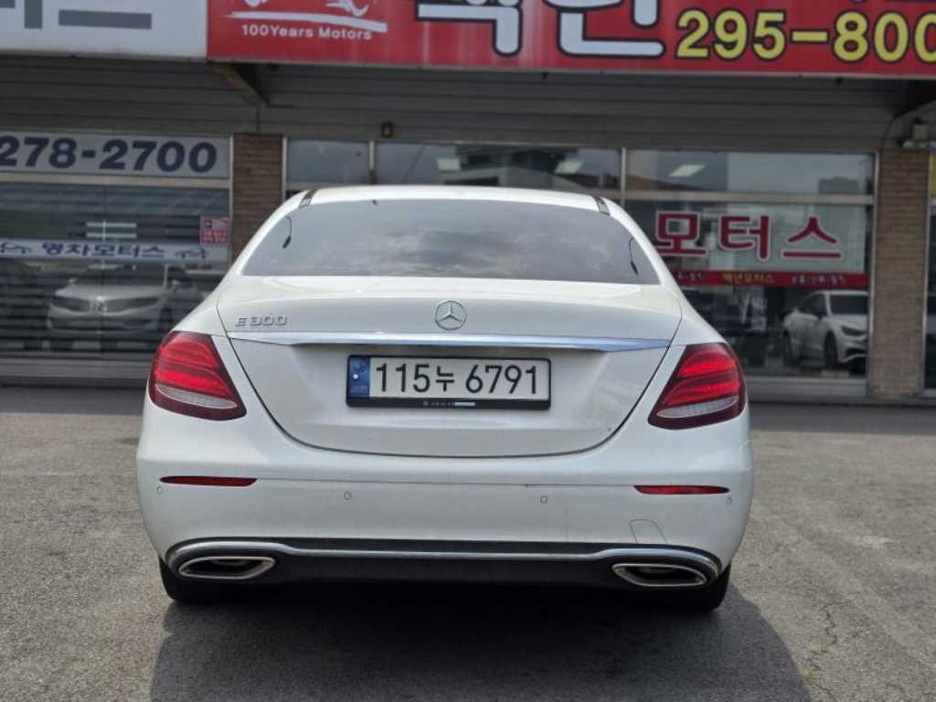 Mercedes Benz E class - Vista 4