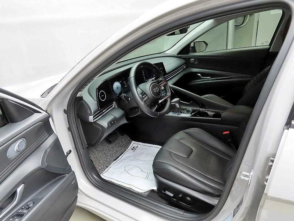 HYUNDAI Avante - Vista 5