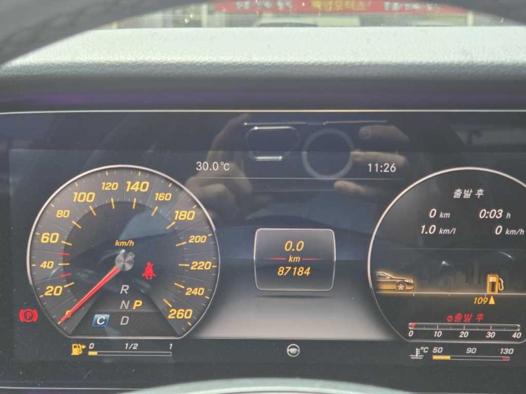 Mercedes Benz E class - Vista 5
