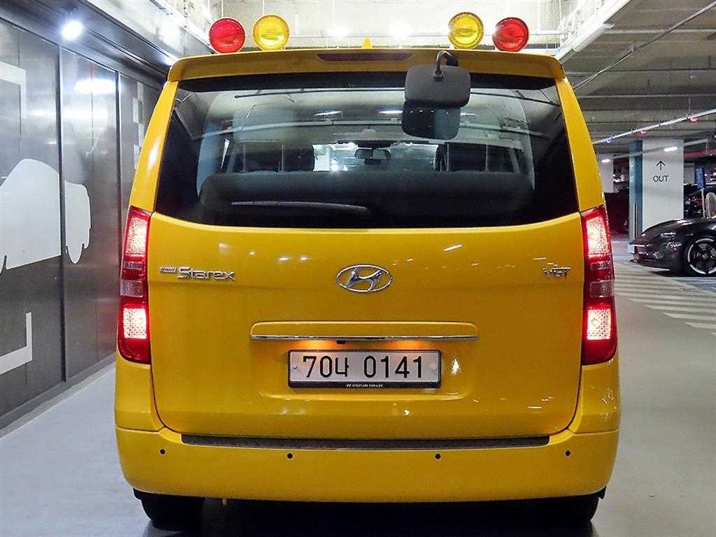 HYUNDAI Starex - Vista 5