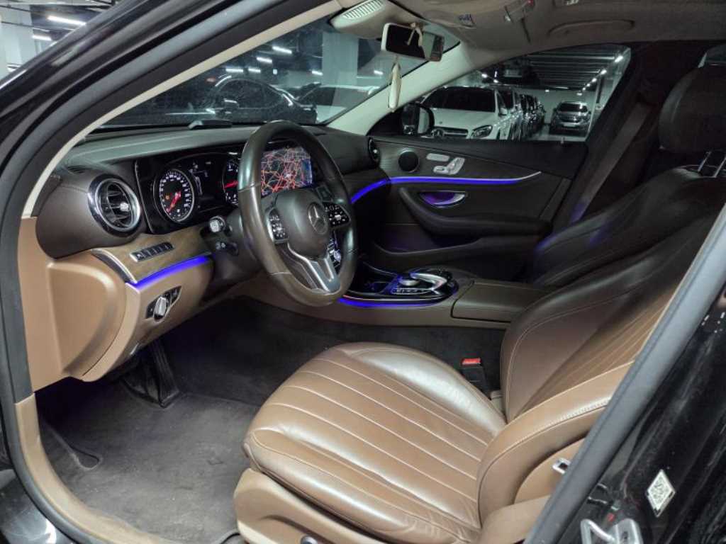 Mercedes Benz E class - Vista 4