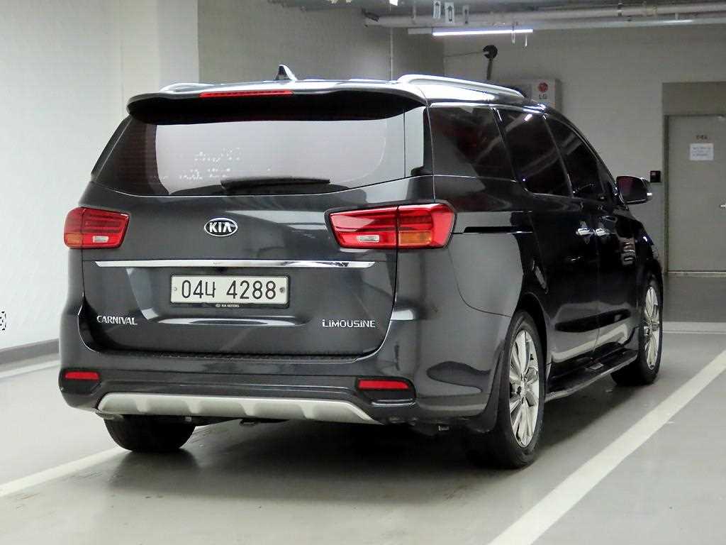 KIA Carnival - Vista 4