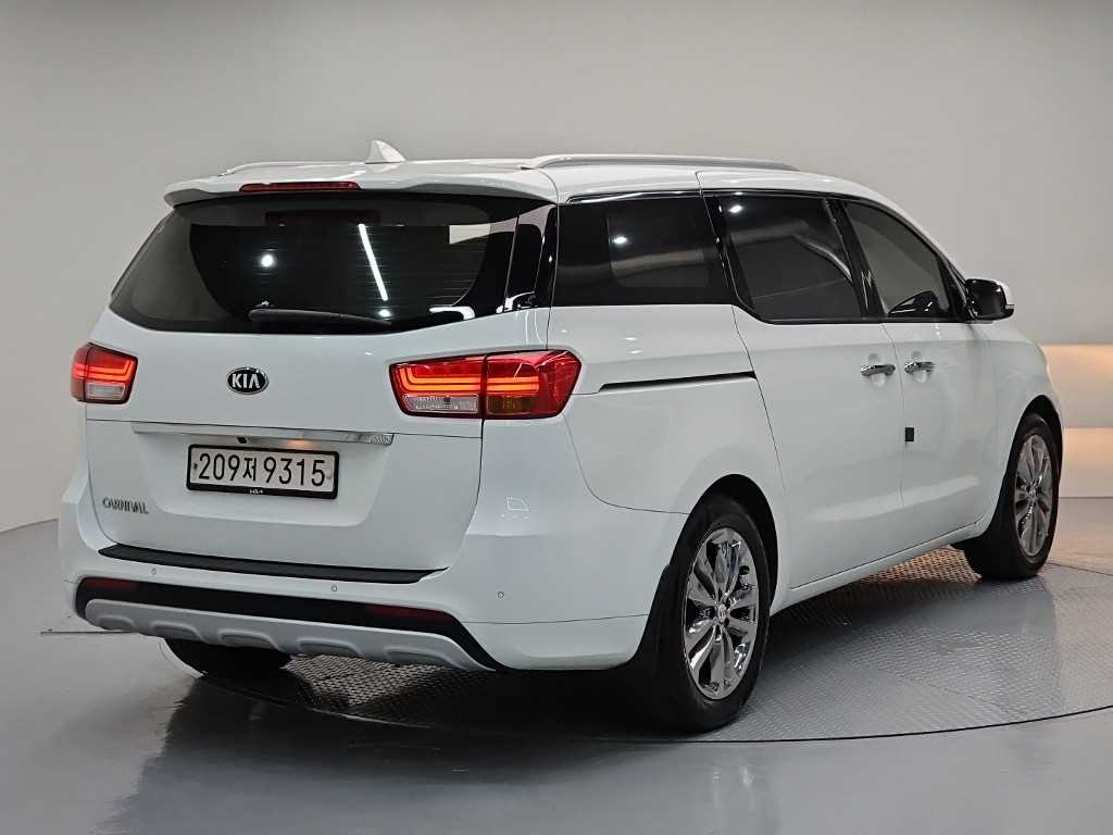 KIA Carnival - Vista 4