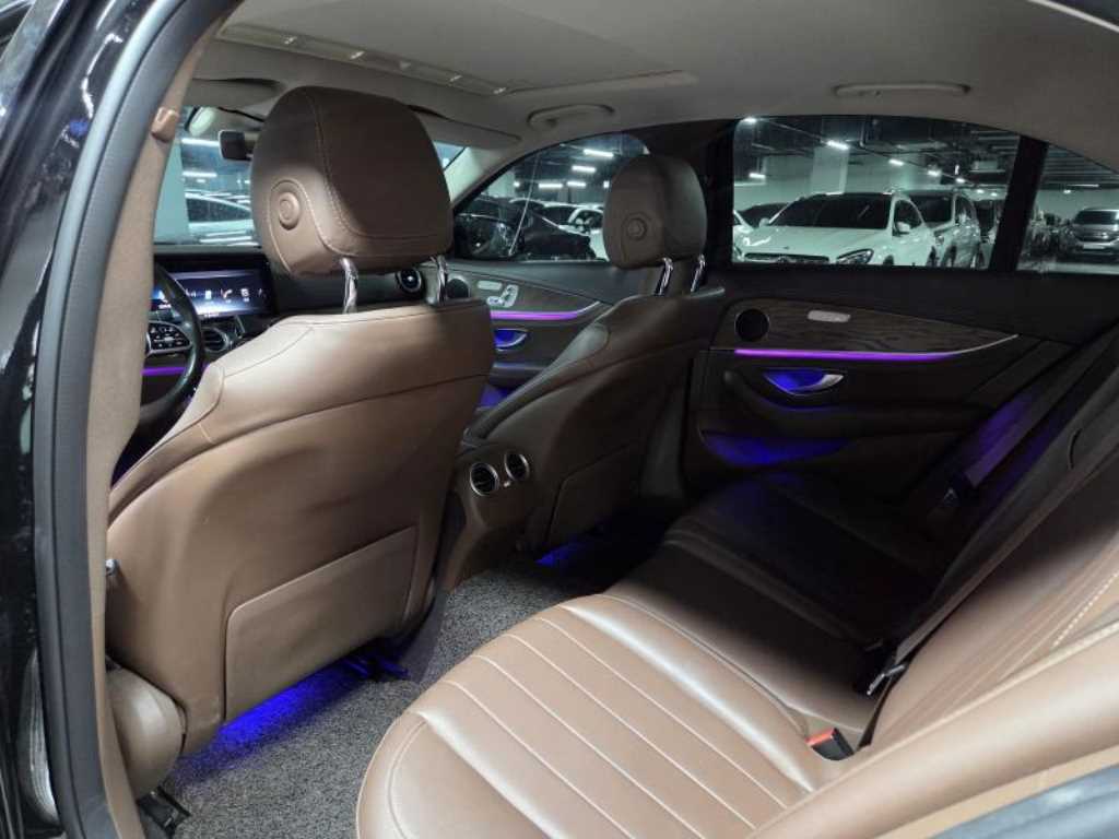 Mercedes Benz E class - Vista 5