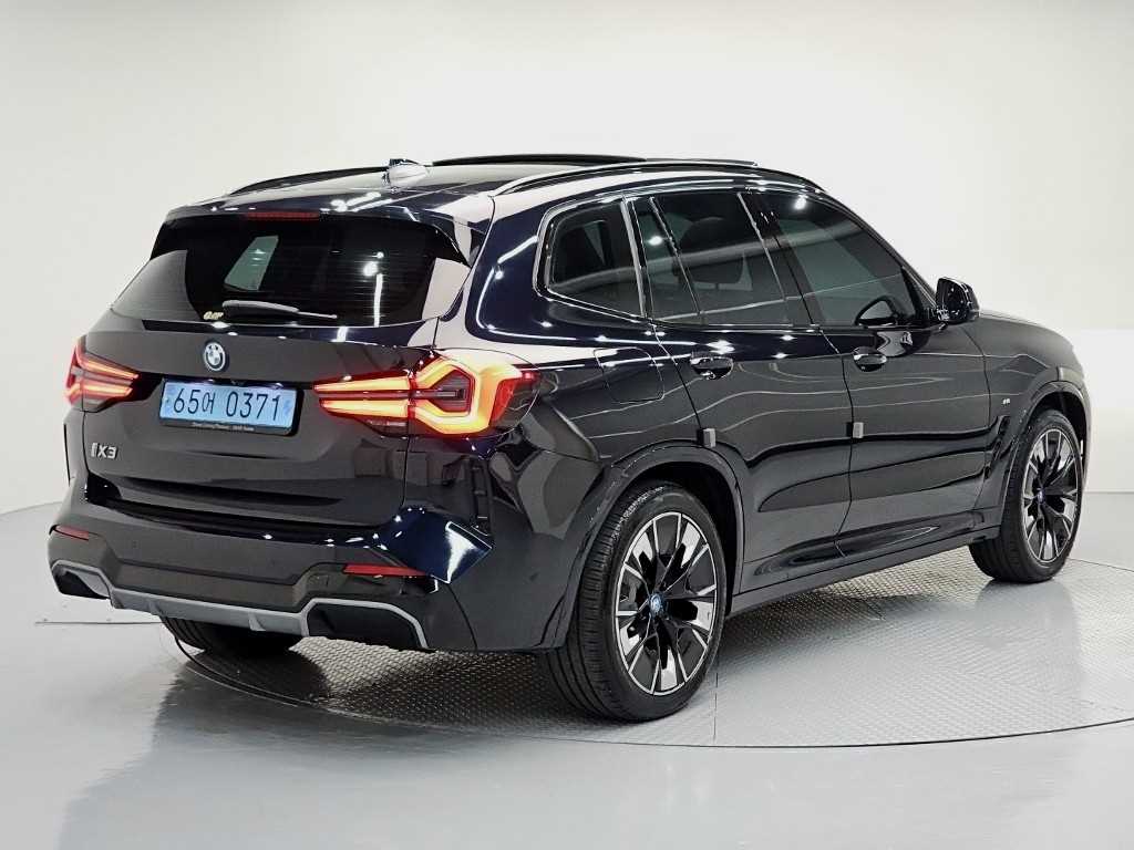 BMW iX3 - Vista 4