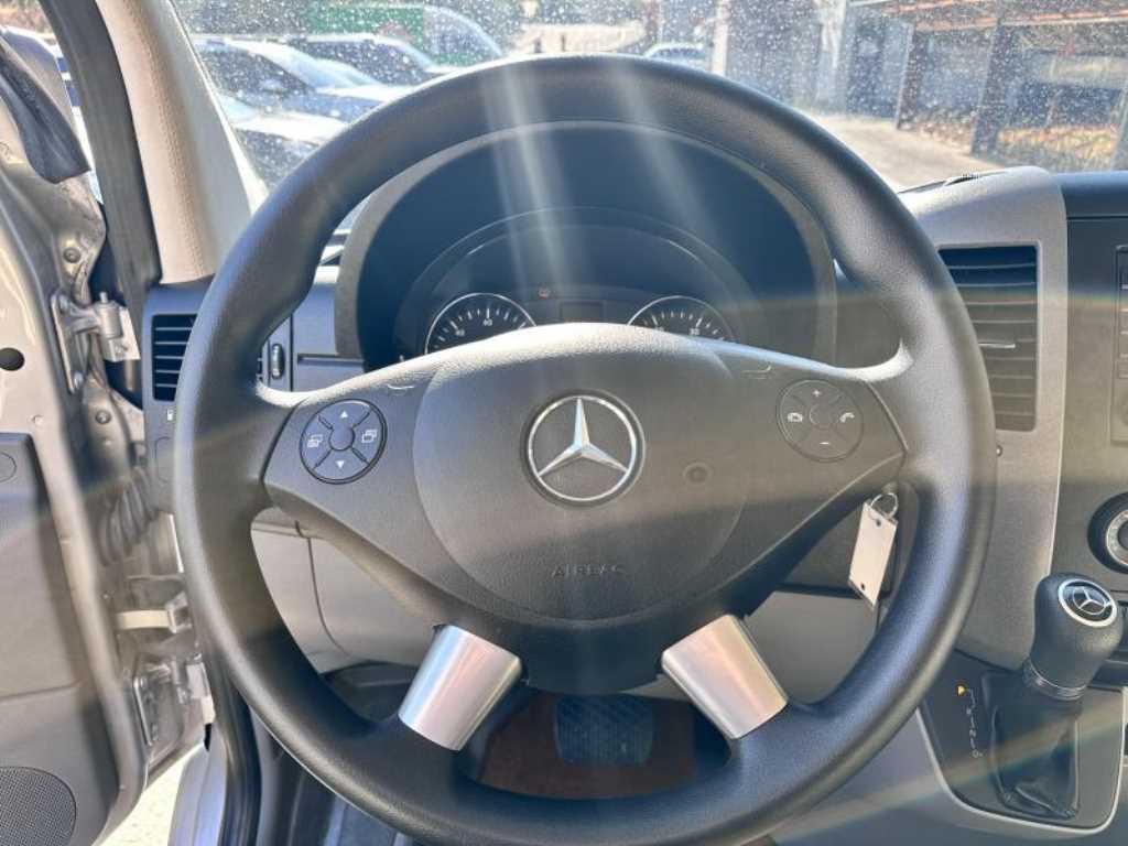 Mercedes Benz Sprinter - Vista 5
