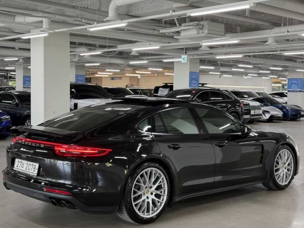 Porsche Panamera - Vista 4