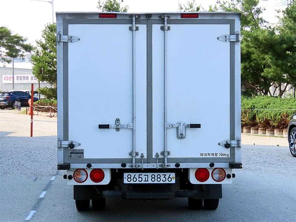 Small Truck Cargo (small) - Vista 4