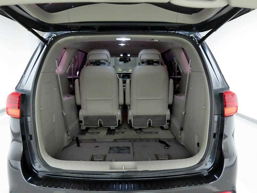 KIA Carnival - Vista 5