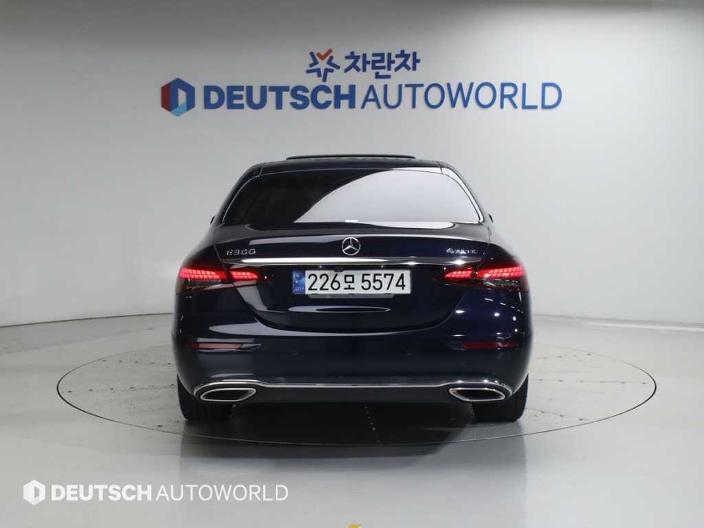 Mercedes Benz E class - Vista 4